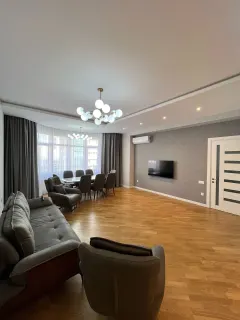 Kirayə 3 otaqlı Mənzil 130 m² Səbail r. – şəkil 4