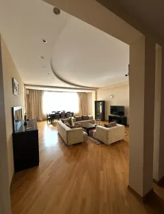 Kiralık 4 odalı Daire 200 m² Nəsimi ilçesi – şəkil 1