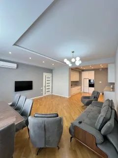 Kirayə 3 otaqlı Mənzil 130 m² Səbail r. – şəkil 5