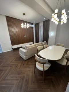 Kirayə 3 otaqlı Mənzil 130 m² Nəsimi r. – şəkil 1
