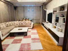 Kirayə 3 otaqlı Mənzil 140 m² Nizami r. – şəkil 1