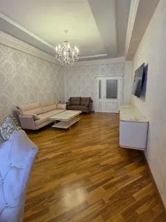 Kirayə 3 otaqlı Mənzil 115 m² Xətai r. – şəkil 1