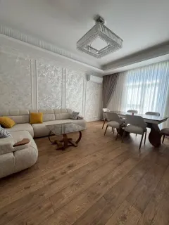 Kirayə 3 otaqlı Mənzil 158 m² Xətai r. – şəkil 1