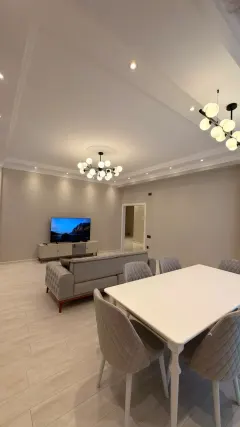 Kirayə 3 otaqlı Mənzil 147 m² Nərimanov r. – şəkil 1