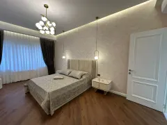 Kirayə 3 otaqlı Mənzil 140 m² Xətai r. Ağ şəhər q. – şəkil 14