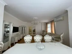 Kirayə 3 otaqlı Mənzil 137 m² Xətai r. – şəkil 1