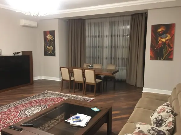 Kirayə 3 otaqlı Mənzil 165 m² Səbail r.