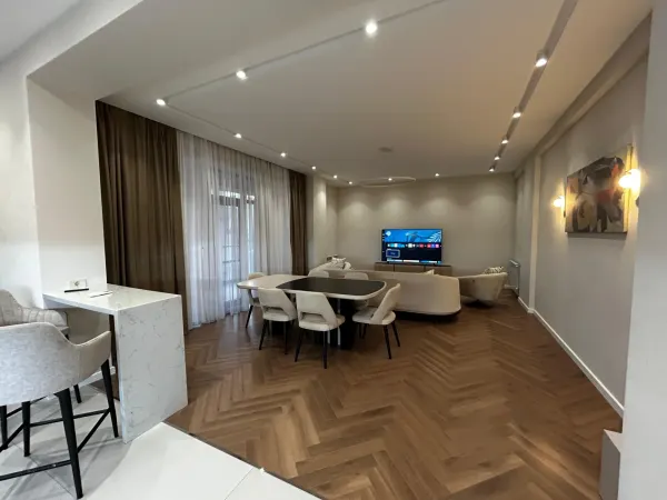 Kirayə 3 otaqlı Mənzil 180 m² Yasamal r.