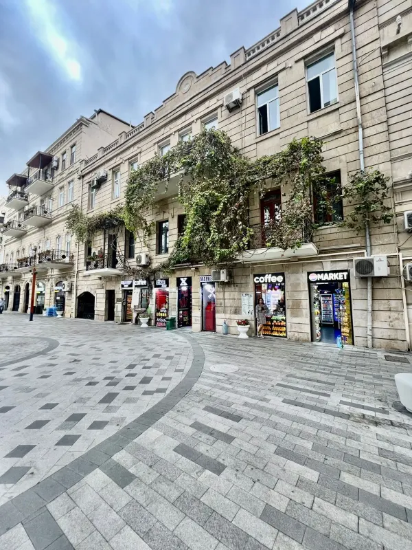 Kirayə 4 otaqlı Ofis 250 m² Səbail r.