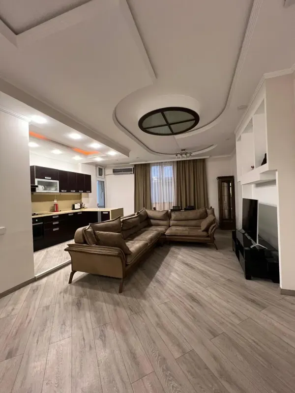 Аренда 4-комнатная Квартира 135 m² Nərimanov р-н