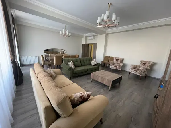 Kirayə 4 otaqlı Mənzil 184 m² Xətai r.