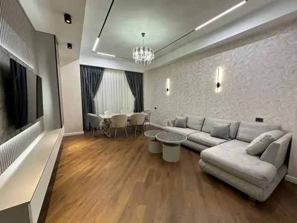 Kirayə 3 otaqlı Mənzil 140 m² Xətai r. Ağ şəhər q.
