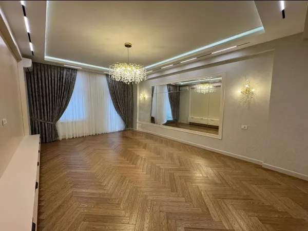 Elmlər RENESSANS PALACE