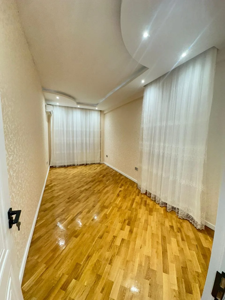 Kirayə 5 otaqlı Mənzil 245 m² Nəsimi r. – şəkil 17