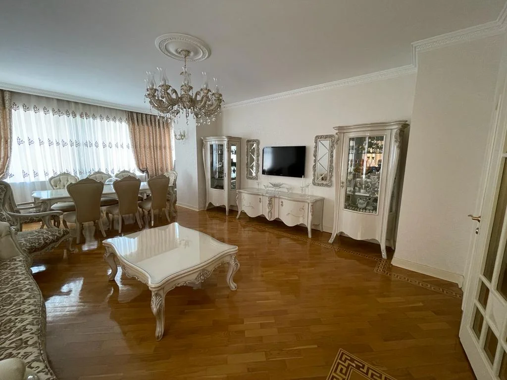 Kirayə 3 otaqlı Mənzil 137 m² Xətai r. – şəkil 2