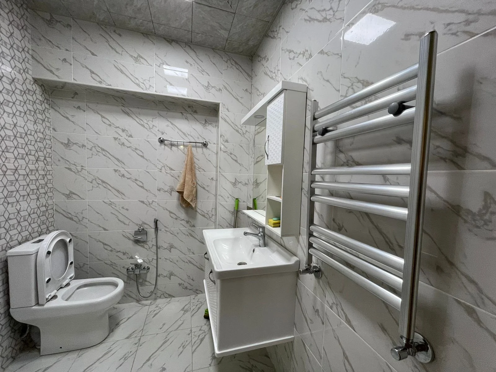 Kirayə 3 otaqlı Mənzil 120 m² Nəsimi r. – şəkil 11