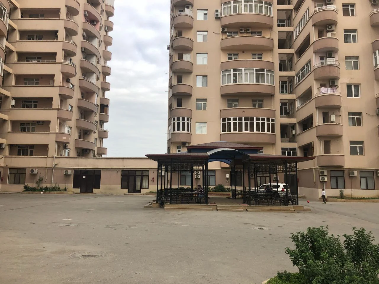 Kirayə 3 otaqlı Mənzil 150 m² Yasamal r. – şəkil 1