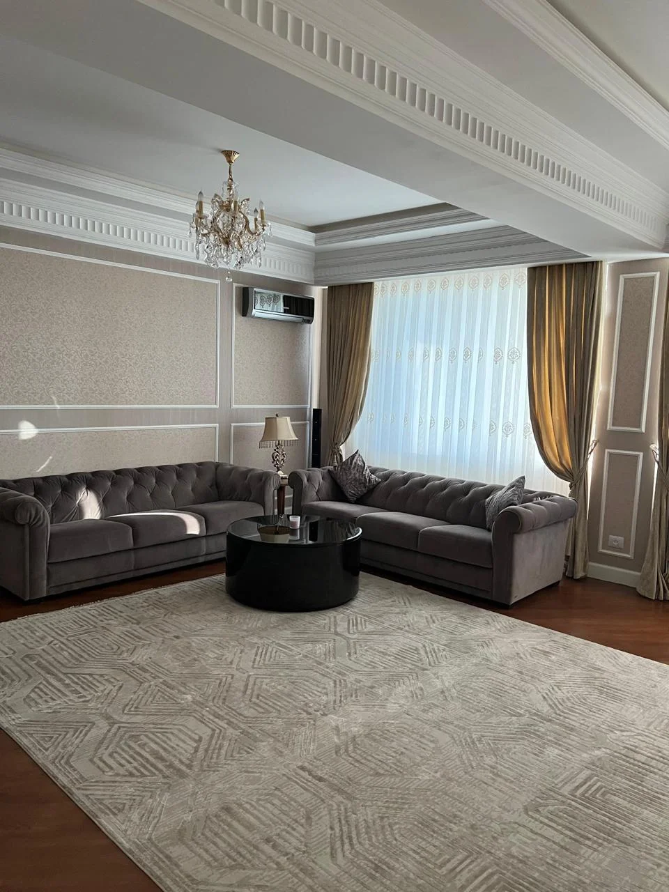 Kirayə 4 otaqlı Mənzil 177 m² Səbail r. – şəkil 1