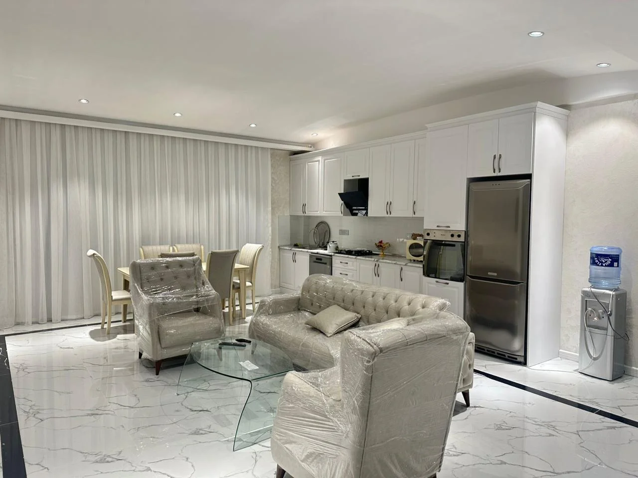 Kirayə 5 otaqlı Mənzil 245 m² Nəsimi r. – şəkil 1