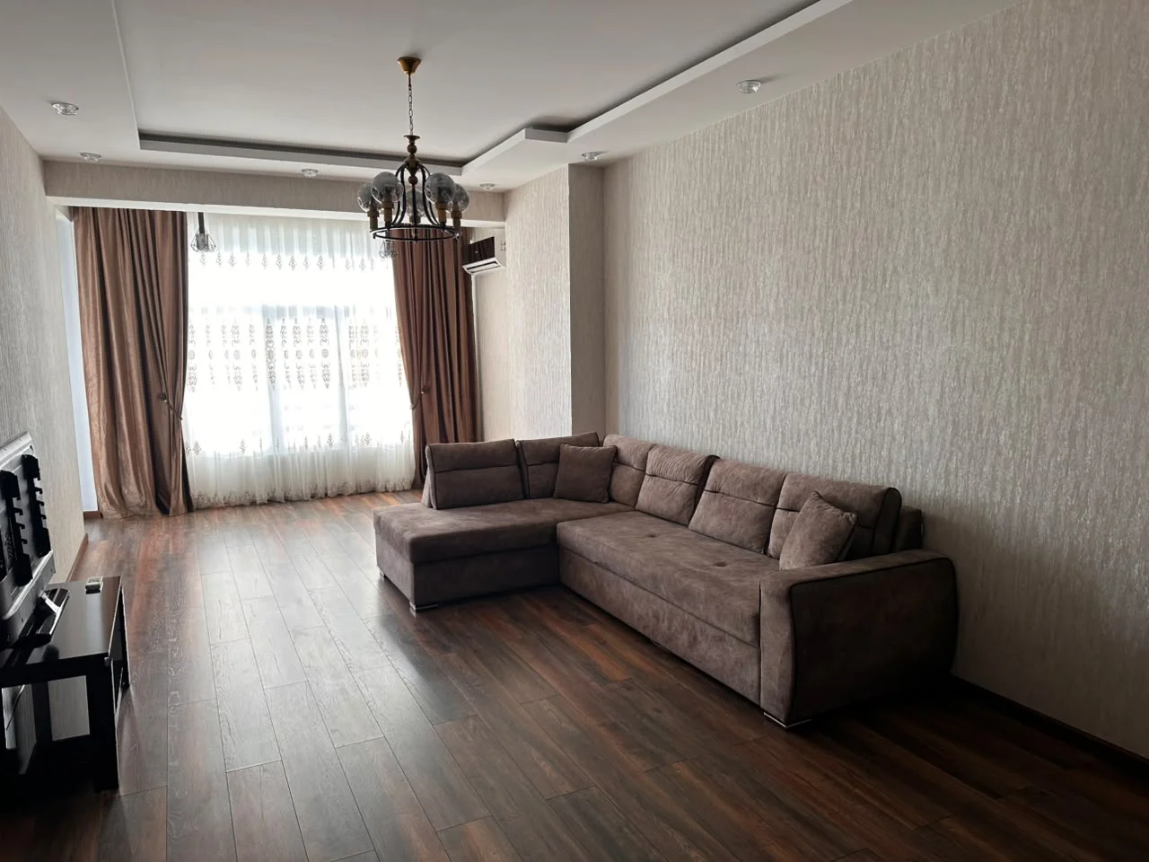 Kirayə 3 otaqlı Mənzil 120 m² Xətai r. – şəkil 1