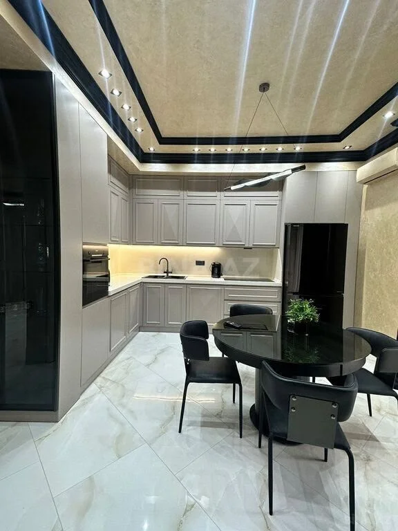 Kirayə 3 otaqlı Mənzil 140 m² Xətai r. – şəkil 1