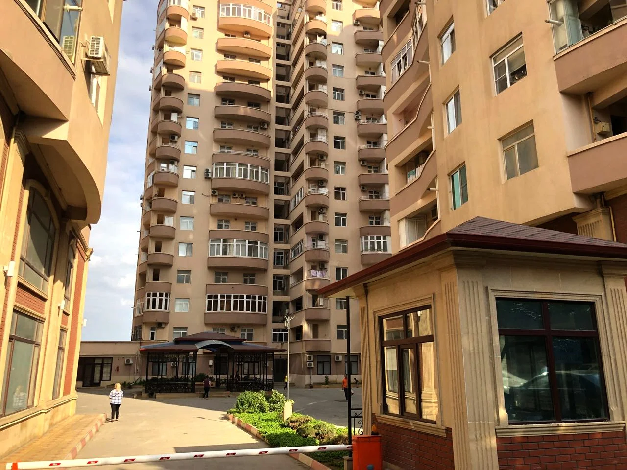 Kirayə 3 otaqlı Mənzil 150 m² Yasamal r. – şəkil 15