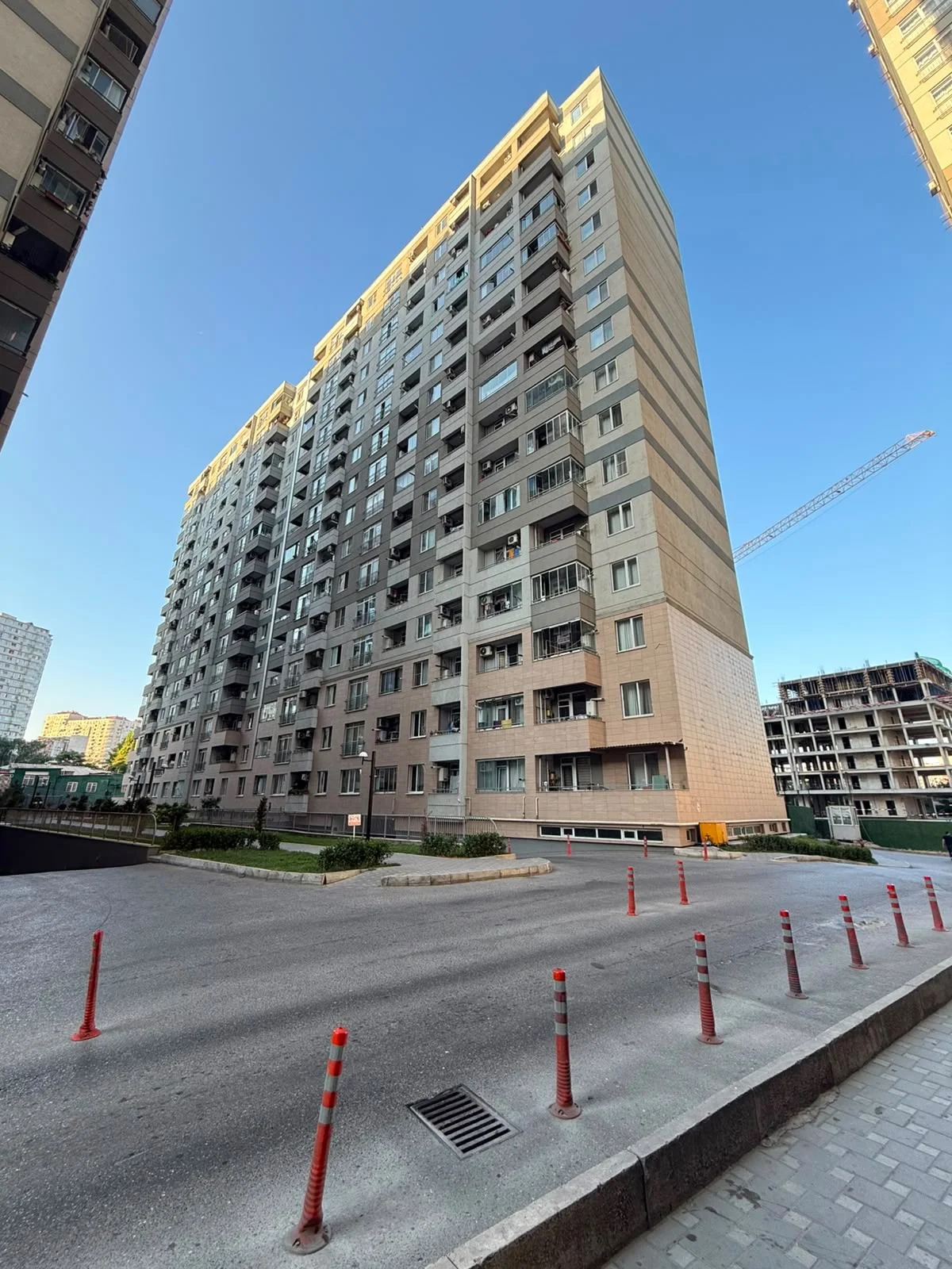 Satılır 3 otaqlı Mənzil 100 m² Yasamal r. – şəkil 1