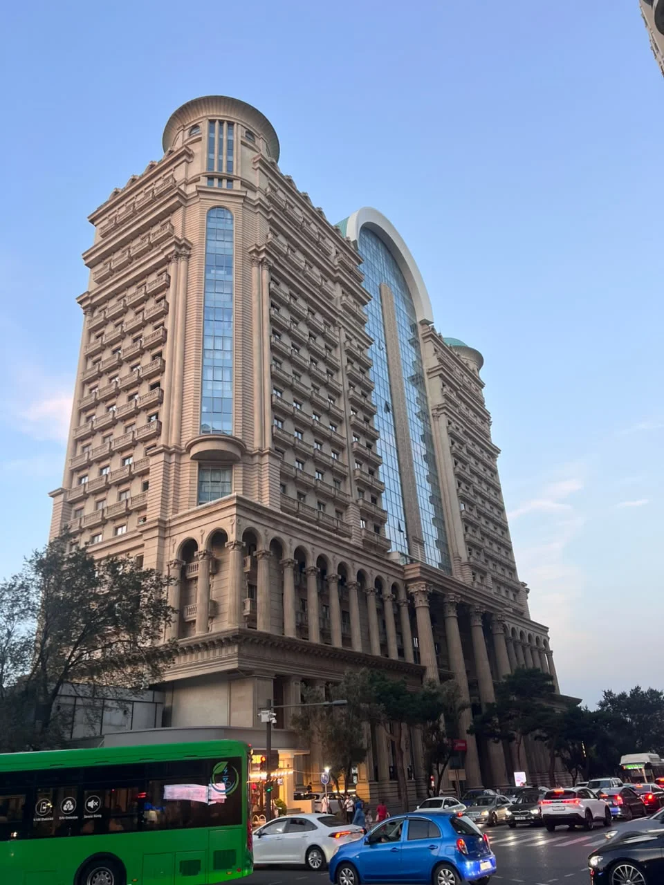 Kirayə 4 otaqlı Mənzil 180 m² Yasamal r. – şəkil 1