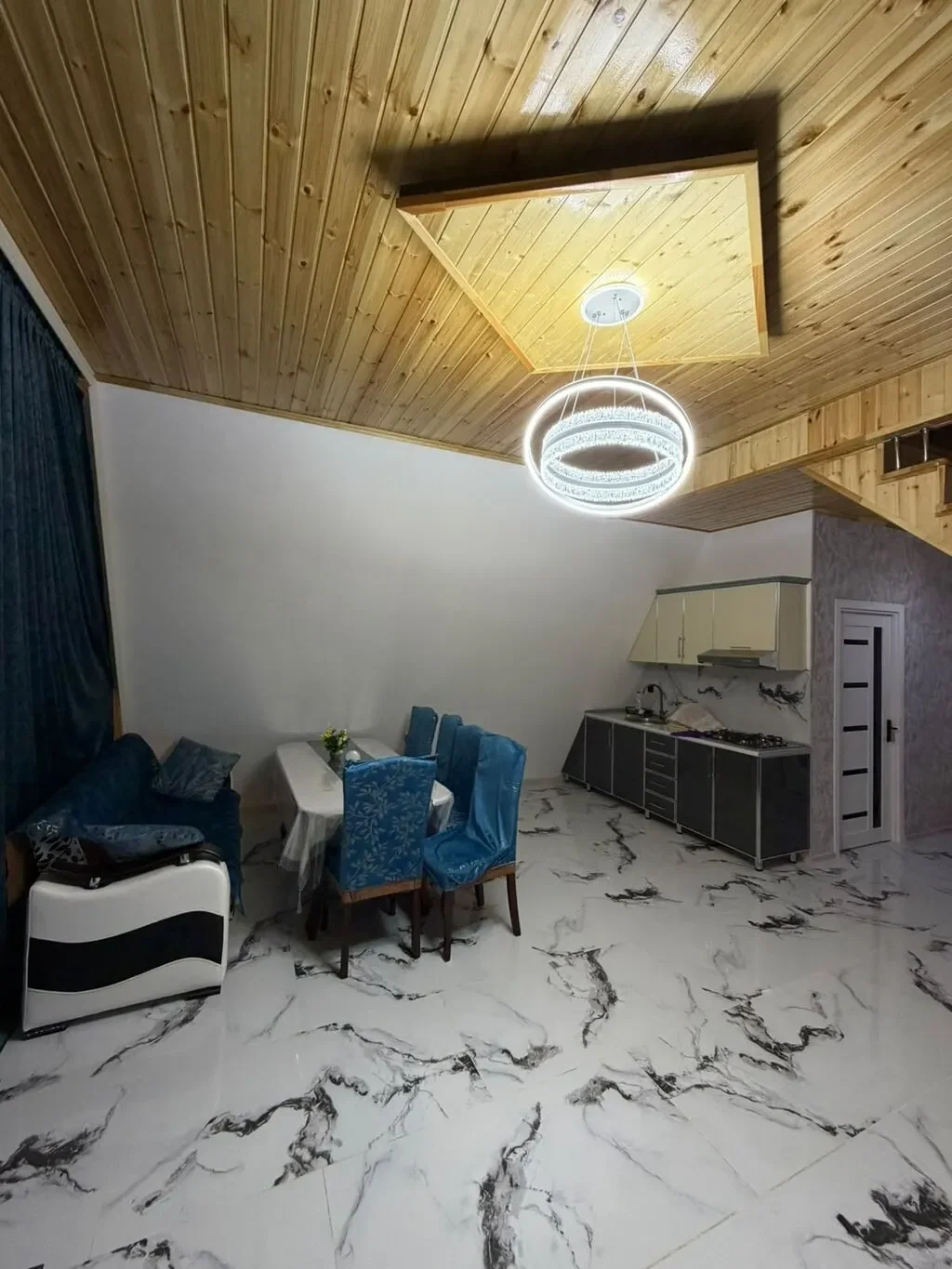 🏡 Qəbələdə Hovuzlu Kirayə Villa – Dağ Mənzərəli, Meşə Kənarında İdeal İstirahət Evi – şəkil 2