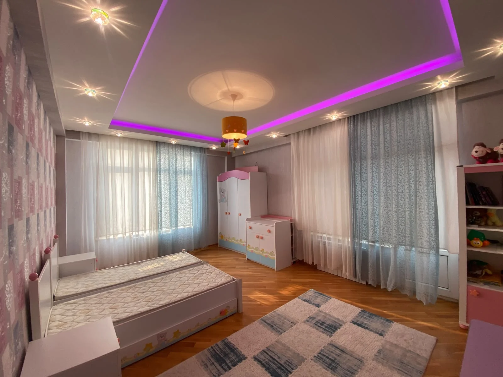Kirayə 3 otaqlı Mənzil 140 m² Nizami r. – şəkil 2