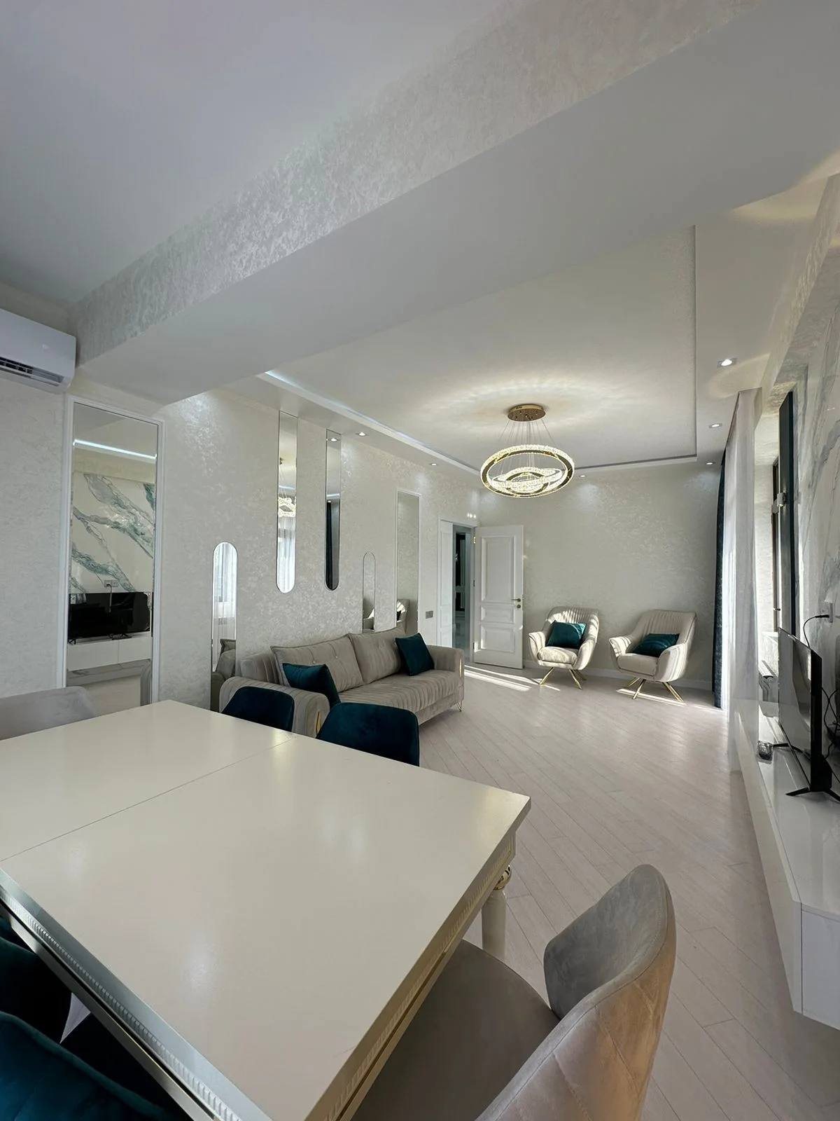 Kirayə 3 otaqlı Mənzil 130 m² Nərimanov r. – şəkil 1