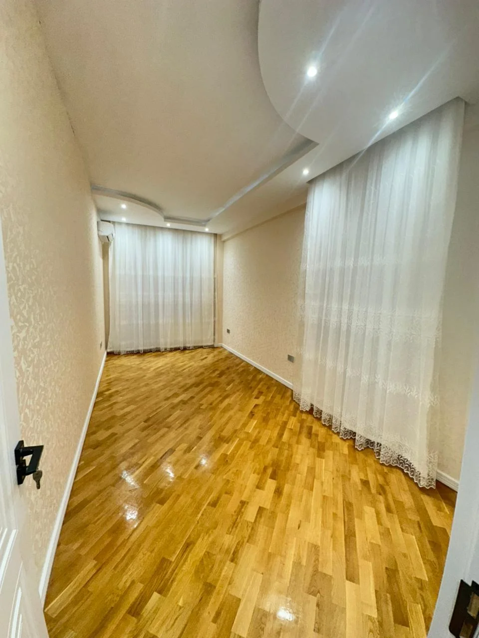 Kirayə 5 otaqlı Mənzil 240 m² Nəsimi r. – şəkil 8