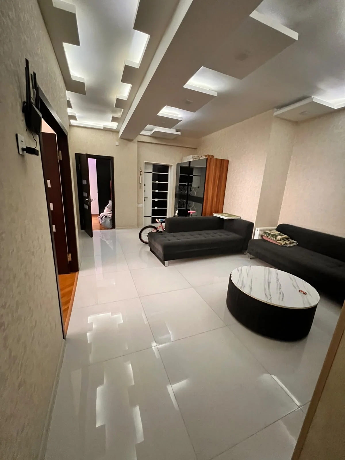 Kirayə 3 otaqlı Mənzil 120 m² Nizami r. – şəkil 1