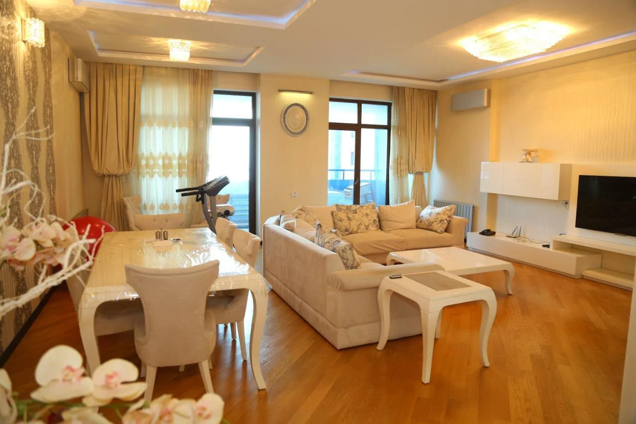 Kiralık 4 odalı Daire 270 m² Nəsimi ilçesi – şəkil 2