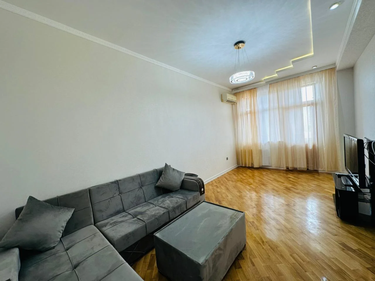 Tibb universitetinin yanı – şəkil 1