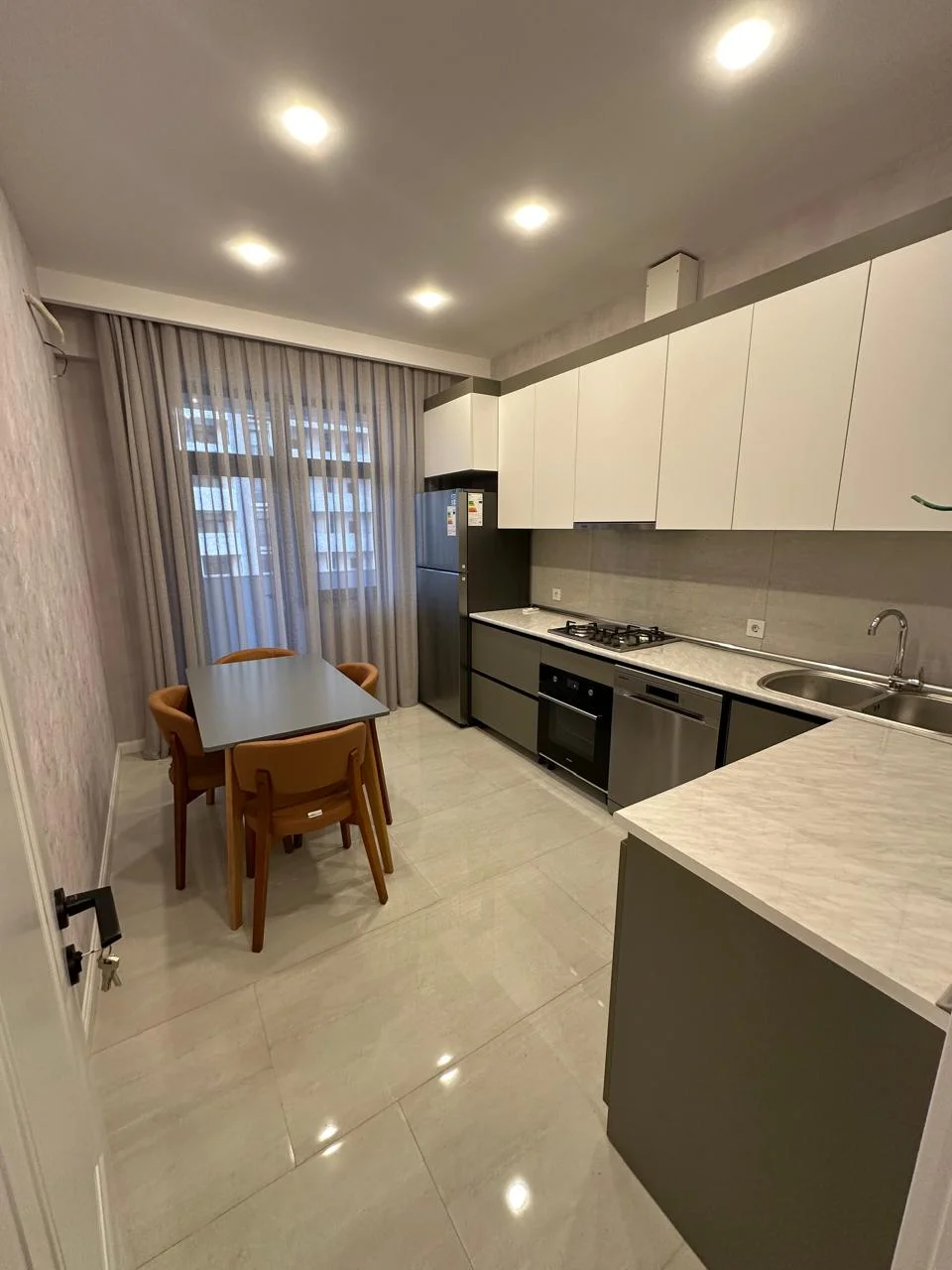 Kirayə 2 otaqlı Mənzil 93 m² Xətai r. – şəkil 10